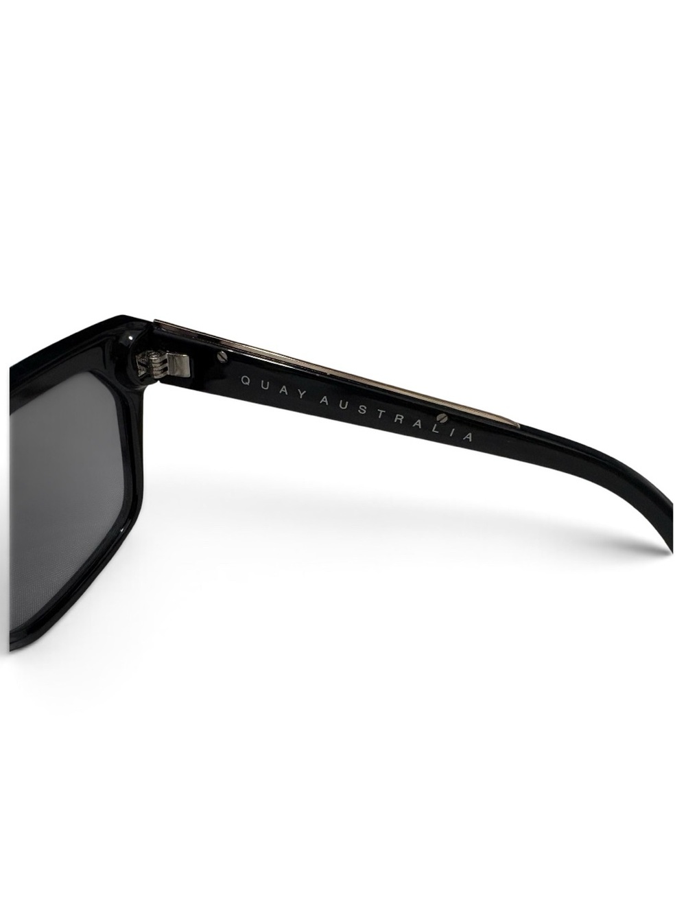 Quay Australia Very Busy Oversized Sunglasses in Black with Gold Chain Accent - Picture 6 of 10